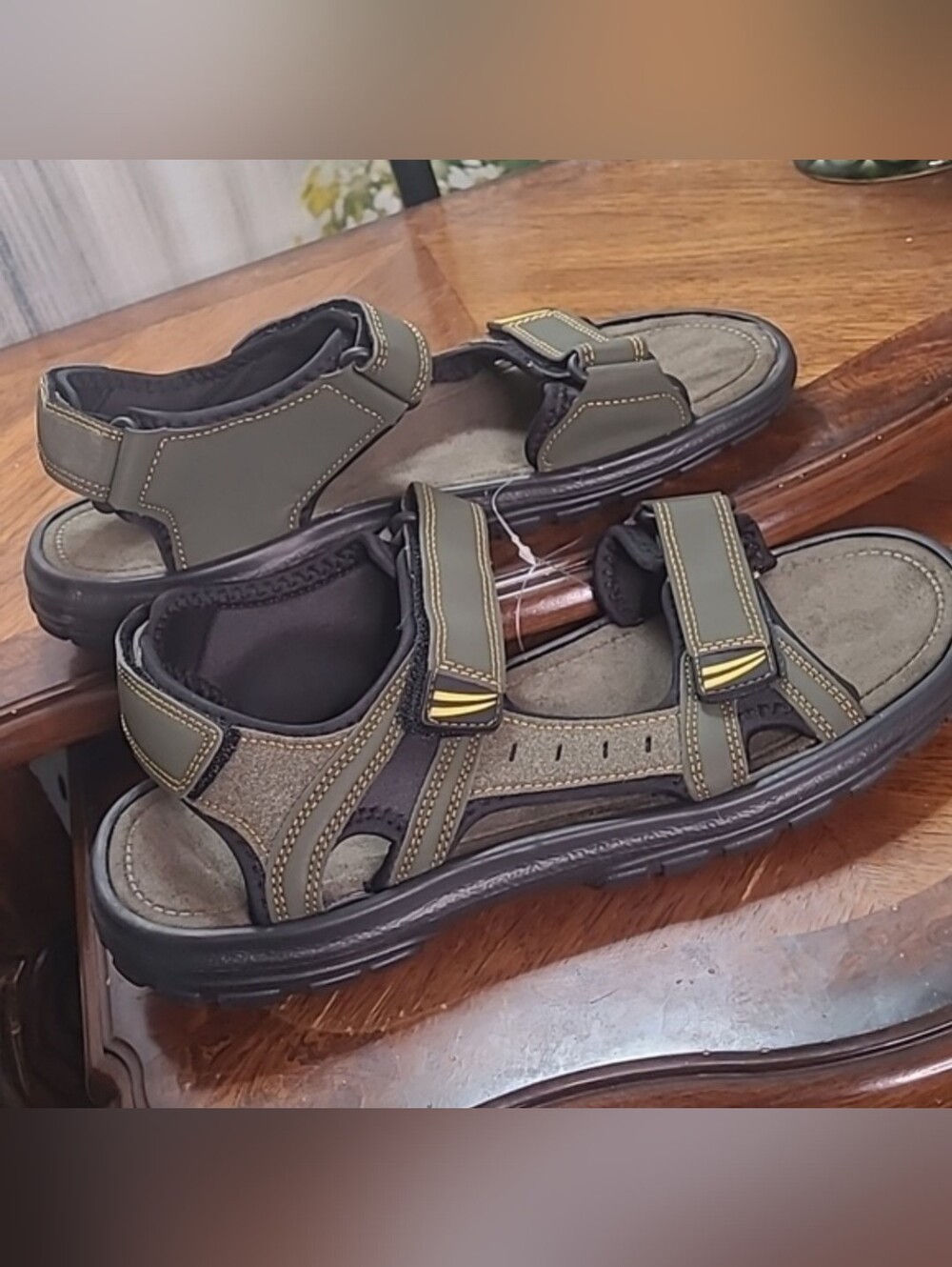 New! Mens size 11 army green outdoor sporty leather summer sandals